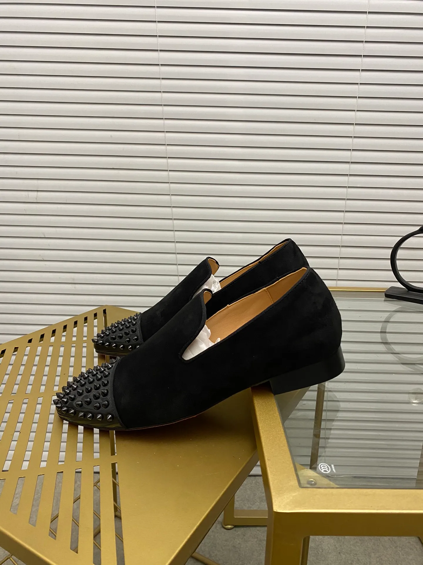 Made to order. Ex-factory price 500. christian louboutin (CL red-soled shoes) counter series, casual leather shoes 📢 📢 📢 Exclusive hot style release 🎈🎈💪 Movable latex feet 👻 Finished outsole sewing line [Deyi] 😝 #男38#-48, global supply 😝 [Top version]: Original imported genuine leather upper, top original leather lining, original molded TPU outsole, original 1:1 detail processing, original shoe last,